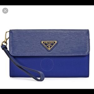 SOLD✨✨Prada tessuto saffiano leather wallet